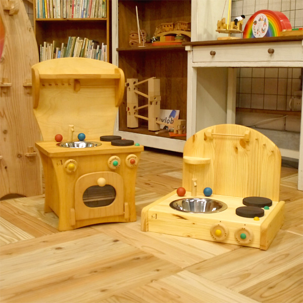 Norvert ノルベルト社  テーブルキッチン〜ドイツのおもちゃメーカーNorvert（ノルベルト社）の子どもでも持ち運びが簡単なかわいい木製おままごとキッチンです。 |  木のおもちゃ ユーロバス