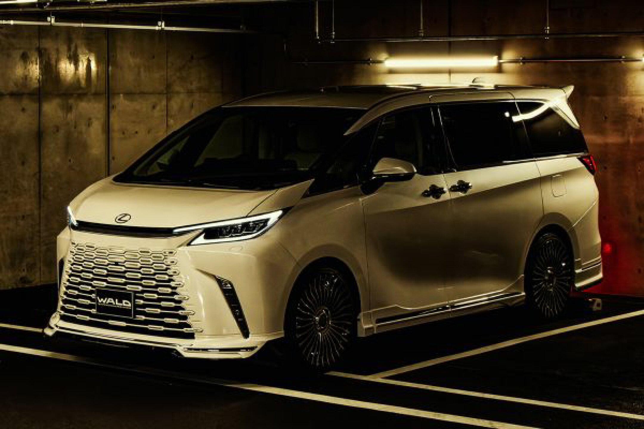 WALD ヴァルド LEXUS LM500h スポーツライン