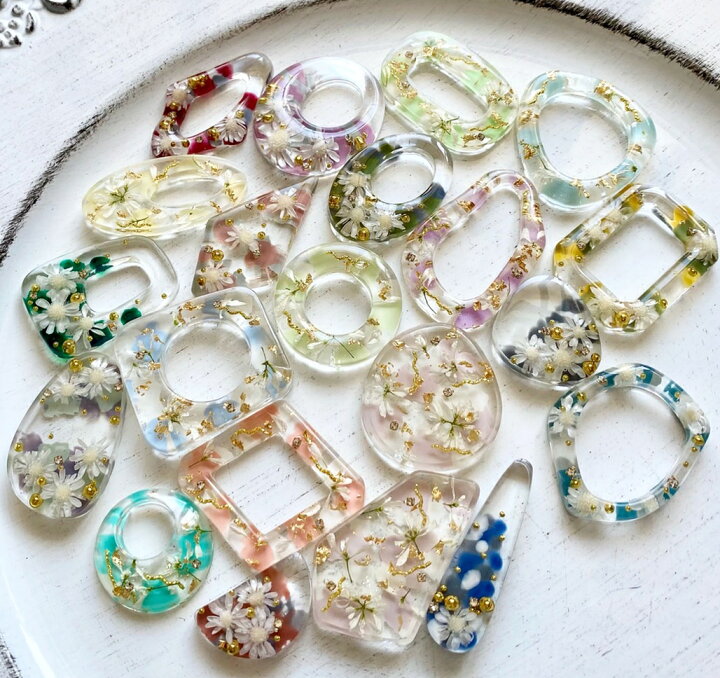 シリコンモールド ペンダント 四角 楕円 ピアス イヤリング 2枚セット シリコン モールド レジン UVレジン エポキシ樹脂 アロマストーン 手作り 石鹸 キャンドル 樹脂 粘土 オルゴナイト 型 抜き型 しずく ペンダント フープ セール ハンドメイド専門店エバー ... シリコンモールド ピアス 鉱石 4種 イヤリング レジン ハンドメイド