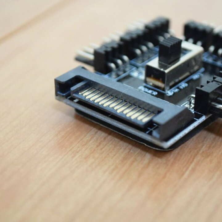 294円 オンライン限定商品 3pin x 8口 冷却ファン ハブ 3ピンソケット アダプター スイッチ付き 294円 オンライン限定商品 3pin x 8口 冷却ファン ハブ 3ピンソケット アダプター スイッチ付き