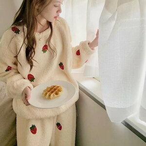 ルームウェア レディース いちご ふわふわ もこもこ ゆったり 暖かい 可愛い 上下セット パジャマ ナイトウェア ズボン パンツ かぶり セットアップ 長袖 部屋着 寝間着 着る毛布 防寒 秋 冬