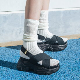 【公式】イーボル EVOL クロスベルトボリュームソールサンダル サンダル ブラック レディース 靴 24ss 新作 サンダル 厚底 スポサン スポーティー 綺麗め カジュアル 軽量 軽い 柔らかい 歩きやすい 低身長 スタイルアップ 美脚 歩きやすい
