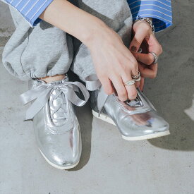 【公式】【SALE／77%OFF】イーボル EVOL 軽量片足141g・柔らかい 超軽量レースアップスニーカー ブラック 25ss 新作 靴 レディース スニーカー リボン サテン 軽い ソフト レースアップ 小さいサイズ 大きいサイズ バレエコア 通勤 通学