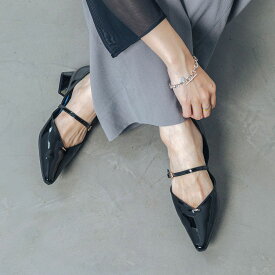 【公式】イーボル EVOL 【ふかふか・軽量】セパレートストラップ3.5cmパンプス ブラック 靴 レディース 25aw 新作 パンプス ポインテッドトゥ ストラップ メタルパーツ ローヒール ゴールドモチーフ 軽量 結婚式 フォーマル