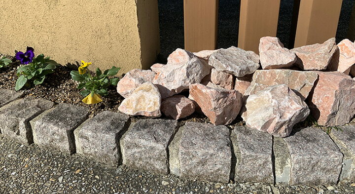 楽天市場 グラーヴァシリーズ 置き石 ガーデンロック 岩 砕石 割石 庭石 エクステリア 外構 置くだけ ロックガーデン 庭 ゴロタ 大理石 天然石 割栗石 花壇 縁石 ガーデニング グランドロック kg ピンク ラフ 50 0mm エクステリアショップ セラコア