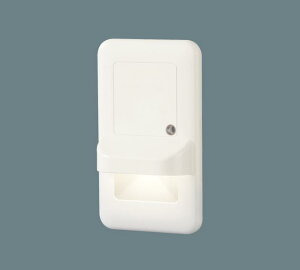 パナソニック Panasonic フットライト LBJ70071 電球色 明るさセンサ付 1コ用スイッチボックスに取付きます 廊下や階段などに。足元をしっかり明るく