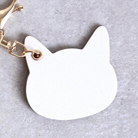 キーホルダー 名入れ ねこ 猫 革 かわいい イニシャル チャーム バッグチャーム 大人可愛い 猫グッズ 猫雑貨 プレゼント 猫好き 記念日 キーリング おしゃれ ネコ型 プレゼント 名前入り ペア 刻印 【名入れ対象】