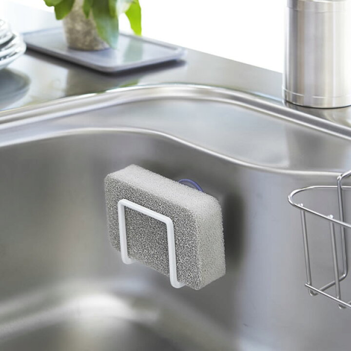 楽天市場 スポンジラック キッチン おしゃれ 吸盤スポンジホルダー タワー Tower 山崎実業 スポンジ置き シンク キッチンスポンジ 収納 吸盤 スポンジ モノクロ 庭と雑貨のある家 Eze エズ