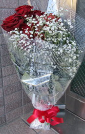 赤薔薇（レッドバラ）の花束10本とカスミソウ
