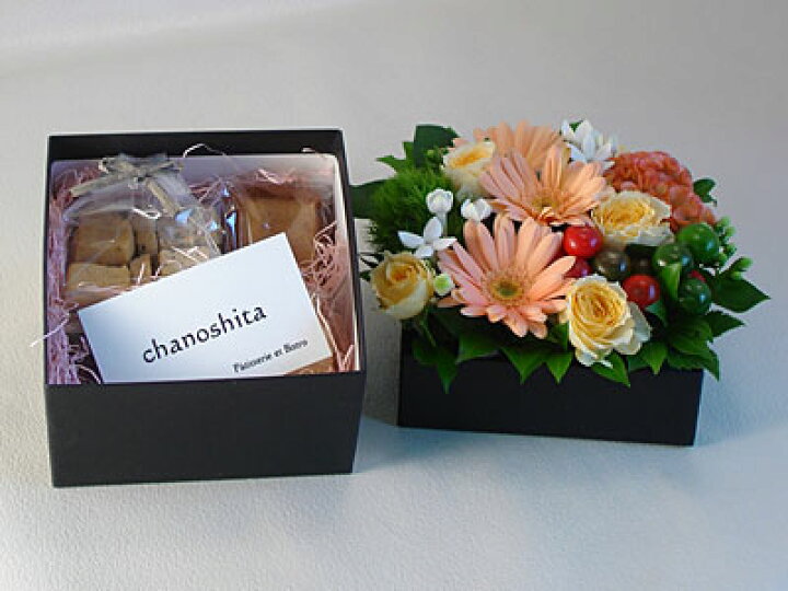 楽天市場 お花のアレンジとクッキーのギフトbox 札幌市白石 豊平 中央区は送料無料 その他の区は送料有 札幌以外は 宅配便 特定送料 日本郵便 で別途送料有 フローリスト彩花