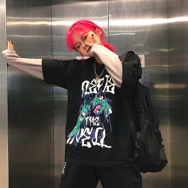 【送料無料】【お取り寄せ品】黒　韓国　ストリートファッション　ビッグシルエット　ユニセックス　グラフィック　Tシャツ