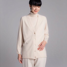 【ふるさと納税】【12/7入金確認分まで年内発送】『 UTO 』 レディース　ベビーカシミヤ100% リラックス ラグラン カーディガン 最高級 カシミヤ 日本製 cashmere 母の日 バレンタイン ホワイトデー お祝い プレゼント 無地 単色 秋冬 ユーティーオー 岩手県 北上市 X0074