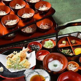 【ふるさと納税】 盛り出し式平泉わんこそば(特)食事券 / 平泉 観光 グルメ わんこそば 蕎麦 更科そば 元祖盛り出し式 名物 ご当地料理 天ぷら 食事券 利用券