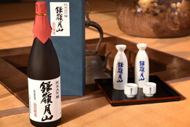 【ふるさと納税】銀嶺月山 純米大吟醸 「 山形限定 」 1,800ml （ お取り寄せ ご当地 特産 土産 地酒 日本酒 山形 晩酌 家飲み おうち時間 米 酒 蔵 一升瓶 1800ml 月山酒造 やまがた さがえ ）