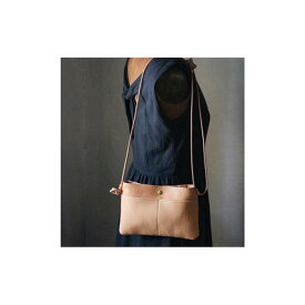 【ふるさと納税】【minca】栃木レザーのサコッシュ/タン(生成)【かばん ファッション 人気 おすすめ 】