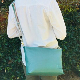 【ふるさと納税】 本革 ショルダーバッグ エメラルド レディース メンズ レザー バッグ カバン 鞄 牛革 ショルダー 肩掛け 斜めがけ 取り外し可 クラッチバッグ 日本製 ハンドメイド 手縫い ギフト プレゼント 贈答 バック ニッキ 千葉県 旭市 高野縫製 ぬいざえもん