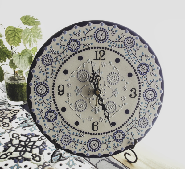 【ふるさと納税】スペインタイル 青いドットのお皿の時計 5651-1047