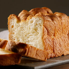 【ふるさと納税】京王プラザホテル まるでクロワッサンな食パン2斤セット パン 食パン 冷凍パン クロワッサン 焼きたて 急速冷凍 発酵バター 北海道産 食感 贅沢 朝食 朝ごはん おやつ 東京 新宿 0041-026-S07