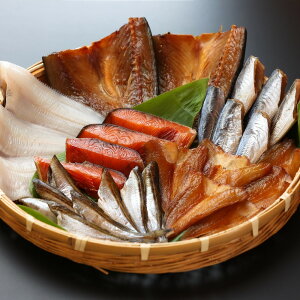 【ふるさと納税】新潟県村上市笹川流れで水揚げ 旬の干物魚6点セット(店長おまかせ)干物 詰め合わせ おまかせ セット 干物セット 冷凍 新潟県 村上市 1057001