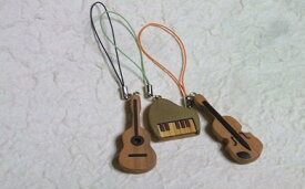 【ふるさと納税】職人が丹精込めて作ります！木製ストラップ(楽器シリーズ）　ストラップ ギター バイオリン ピアノ 木製 手作業