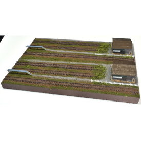 【ふるさと納税】Nゲージ用 鉄道模型用ジオラマ展示台 37×26cm 木造機関庫付き6線ヤード(洗浄台付き)【1590475】