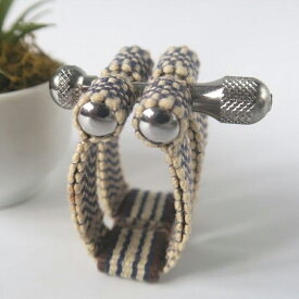 【ふるさと納税】リガチャ SANADA クラリネット用 選べる デザイン 市松 茶 ピンク 緑 緑茶 マウスピース チタンリング クラリネット 音質向上 音質改善 耐久性 着せ替え可能 洗濯可能 洗える 紐 ボルトナット 楽器アクセサリー 楽器パーツ 愛知県 小牧市 送料無料