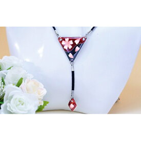 【ふるさと納税】桜 トライアングル ペンダント 七宝焼 アクセサリー ネックレス ピンク さくら 首飾り 紐 レディース カジュアル ロングネックレス シンプル 服飾雑貨 ギフト 贈り物 伝統 工芸品 送料無料 尾張七宝協同組合 愛知県 あま市