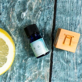 【ふるさと納税】1835 エッセンシャルオイル「神凪 -KANNAGI-」 ウッドディフューザーセット エッセンシャルオイル アロマ アロマオイル 癒し ひのき 伊勢 フローラル 柑橘系 リトリート 芳香 精油 ギフト プレゼント 雑貨 天然素材