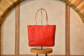 【ふるさと納税】近江牛レザーを贅沢に使った　本革トートバッグ　ルビーレッド【カバン かばん バッグ 鞄 ハンドメイド】