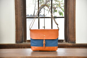 �y�ӂ邳�Ɣ[�Łz�ߍ]�����U�[�ƒn�Y���z�ō�����V�����_�[�o�b�O�@�т�΃u���[ L�T�C�Y �i�c25cm ��35cm �}�`10cm�j���v ���U�[ ���z �n���h���C�h Cogocoro ���{��