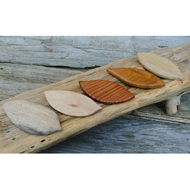 【ふるさと納税】間伐材ブローチ　リーフ形 ファッション小物 アクセサリー 工芸品 手作り 木の葉