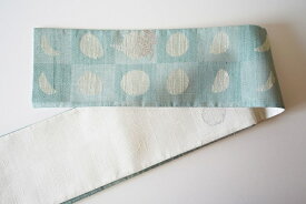 【ふるさと納税】京都・遊絲舎／真綿紬の絹糸が映える。丹後帯 半幅帯「雪月花」（水／白） 京袋帯 筆文字 シンプル 美しい きれい 水 白 水色 白色 ふるさと納税 帯 ふるさと納税 半幅帯 ふるさと納税 着物 ふるさと納税 着物小物 ふるさと納税 和服