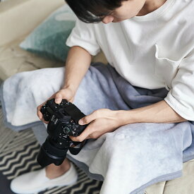 【ふるさと納税】天然由来の抗菌加工付き Flood of Light 綿毛布 [ブランケット 90cm×70cm／グレー]｜オールシーズン コットン ひざ掛け 膝掛 [3385]