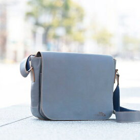 【ふるさと納税】シンプルな本革メッセンジャーバッグ（B5サイズ）全4色　【ファッション・カバン・バッグ】