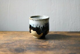 【ふるさと納税】山田錦ぐい呑（わら灰釉、黒アメ釉掛け分け）[ぐいのみ 食器 酒器 お猪口 おちょこ 日本酒 お酒 酒] インテリア