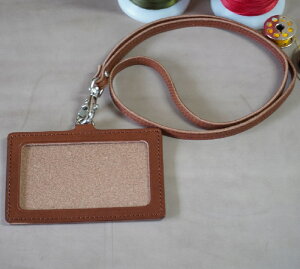 【ふるさと納税】IDネーム ホルダー 栃木レザー 牛革 日本製 レザー 天然皮革 人気 実用的 ギフト 誕生日 プレゼント 還暦 両親 男性 女性 昇進 上司 レディース メンズ シンプル 使いやすい