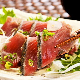 【ふるさと納税】 黄金藁焼き一本釣りタタキ 1kgと藻塩(5パック)のセット お取り寄せ お取り寄せグルメ 取り寄せ グルメ ご当地グルメ 魚 かつおたたき 鰹たたき かつお 鰹 カツオ 魚介 刺身 藁焼き鰹たたき 支援 お土産