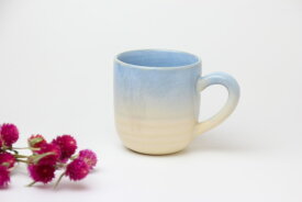 【ふるさと納税】萩焼 マグカップ つぼみ露草 コーヒーカップ ティーカップ コップ コーヒーマグ コーヒー 紅茶 お茶 おしゃれ 陶器 お洒落 食器 おしゃれ食器 和風食器 ギフト 人気 モダン 和モダン かわいい 山口県 萩市 日本製 プレゼント ブルー グラデーション 水色