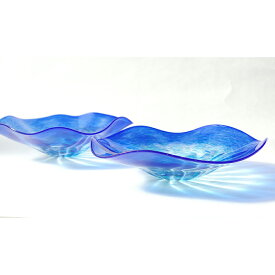 【ふるさと納税】＜ガラス作家 池本美和＞ペア皿鉢「Ringing Blue」2個 吹きガラス 硝子 ガラス ボウル セット 池本美和 贈り物 ギフト F6L-478var