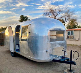 【ふるさと納税】Airstream アメリカンキャンピングトレーラー エアストリームハンター オリジナル（標準仕様）_DJ-001