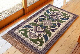 【ふるさと納税】鍋島緞通[手織] 蟹牡丹縁二重雷文 灰地：C812-001