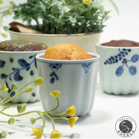 【ふるさと納税】人気のお菓子屋さん♪ 有田器菓 ありたかっぷけーき 3個入【杏慕樹】お菓子 焼菓子 ケーキ カップケーキ うつわ付 有田焼 カップ フリーカップ カヌレ型 ギフト プレゼント あんぼじゅーる F19-1