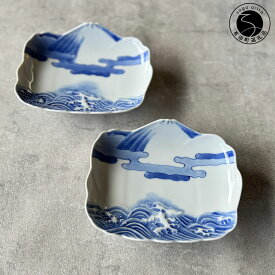 【ふるさと納税】有田焼 染付霊峰富士に波濤文 小向付 2枚セット【有田焼 花伝作】食器 器 うつわ 皿 和皿 小皿 取皿 2枚 セット 富士山 富士 縁起物 染付 青 手描き 電子レンジ対応 A35-350