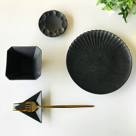 【ふるさと納税】有田焼 テーブルコーディネートがグッと引き締まる黒い器／4点セット 深海三龍堂 食器 おしゃれ 黒い器 黒い皿 お皿 小鉢 吉右エ門 モダン 30000円 3万円 A30-709