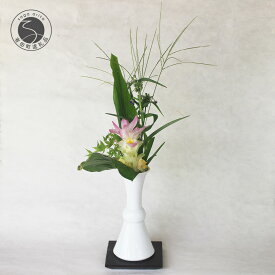 【ふるさと納税】現代の名工 矢鋪與左衛門作 白磁 尊式花入れ 職人技術の結晶 有田焼 伝統工芸 花器 壺 350000円 A350-23