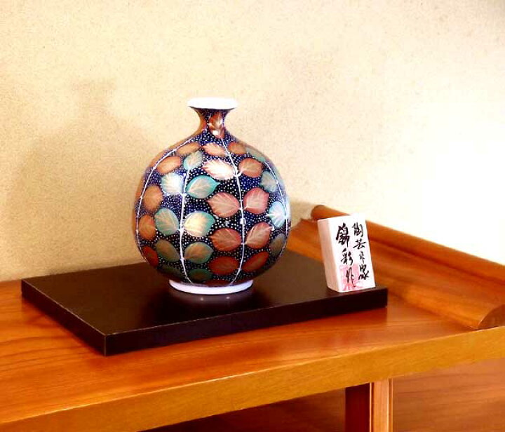 楽天市場】有田焼・伝統工芸・総手描き染錦金彩木の葉白点文様飾り花瓶 