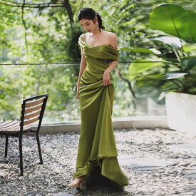 ウェディングドレス パーティードレス グリーン オリーブ ドレープ セクシー スレンダー カラードレス 二次会ドレス 披露宴ドレス 花嫁ドレス カラードレス ロング オフショルダー 襟なし ストレートライン プリンセス 切り替えデザイン 細身 上品 【wdm-1219】