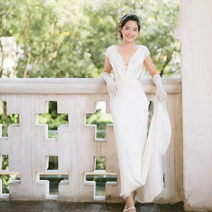 楽天市場】ウェディングドレス 深Vネック 背中見せ サラリと着こなす  