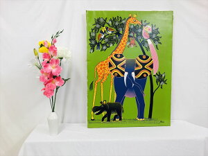 【即納・生原画 ティンガティンガ】<ABBASI>の「パッチリきりん」大型75x55cm 木枠張り・カンと紐つきでスグ飾れます バックカラー:パステルグリーン