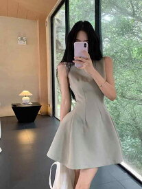 ワンピース レディース ノースリーブ ミニ丈 夏用 小柄向け 収腰 スリム効果 無地 かわいい フェミニン デザイン カジュアル 日常使い 上品 膝上丈 軽やか